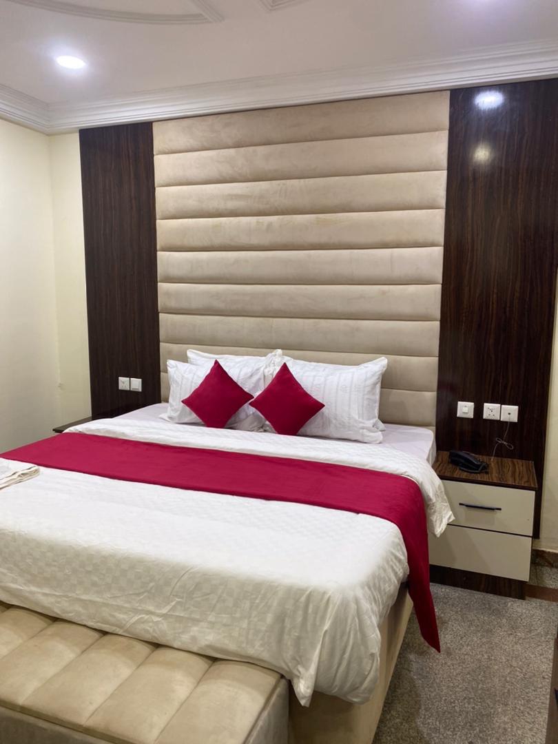 Executive Suite Image 1